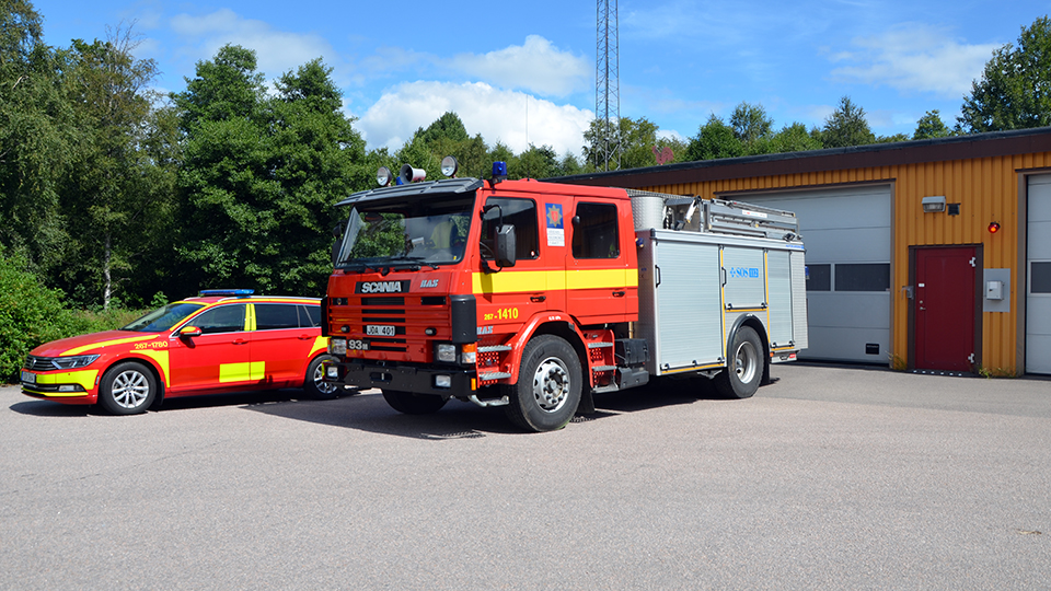 Brandbild och FIP-bil utanför Ingelstad brandstation, foto